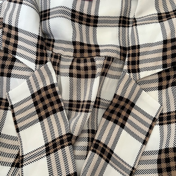 🆕 Vince Camuto Highland Plaid Notched Collar Wrap Front Blouse Size 1X NEW - Picture 2 of 3